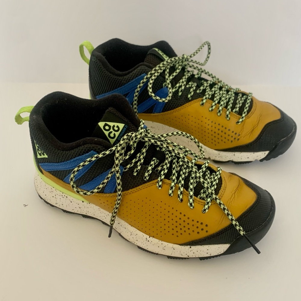 Nike ACG Mountain Trail Hiking Active Sneakers